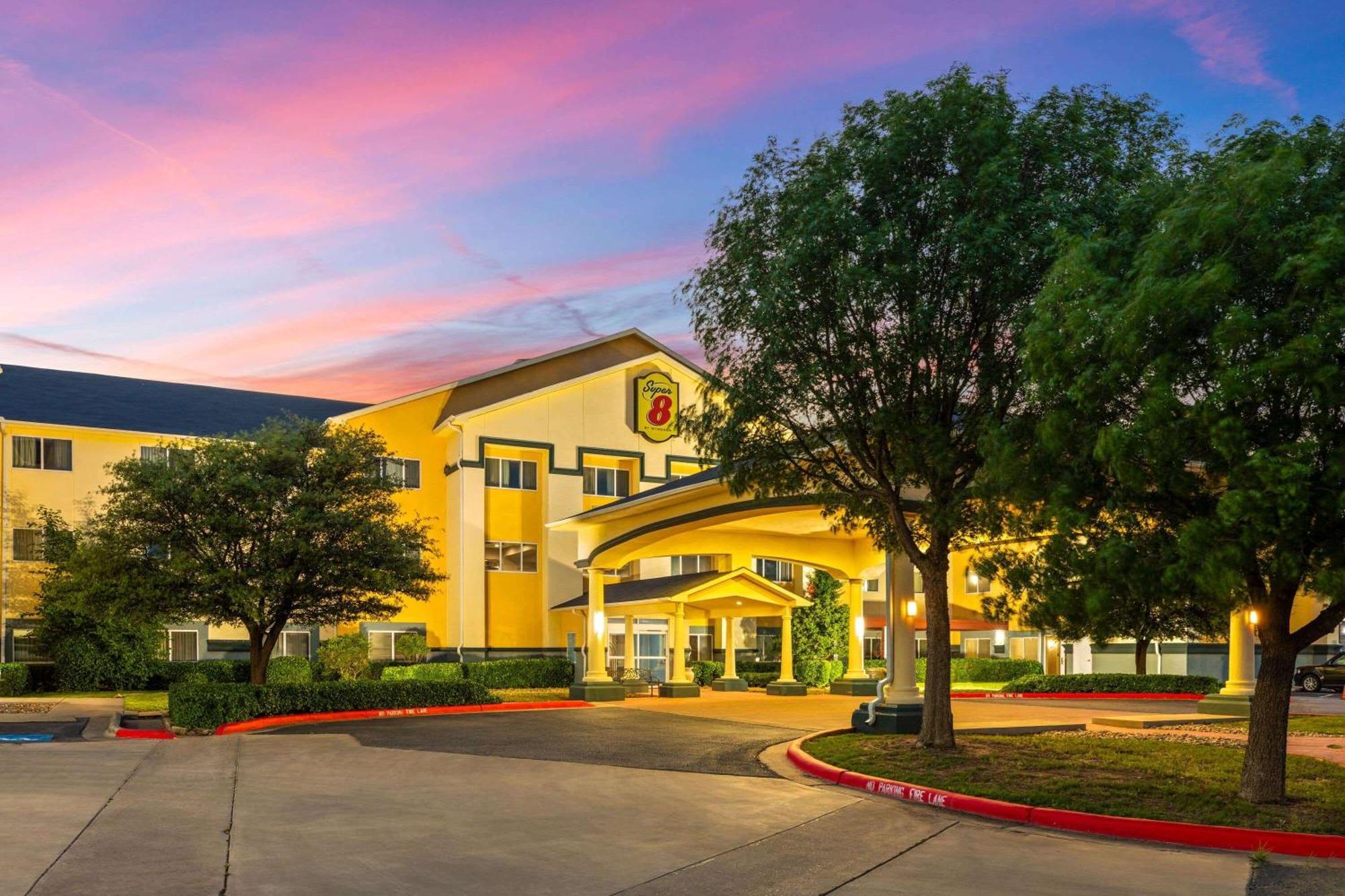 Super 8 By Wyndham Lubbock West Hotel Exterior photo