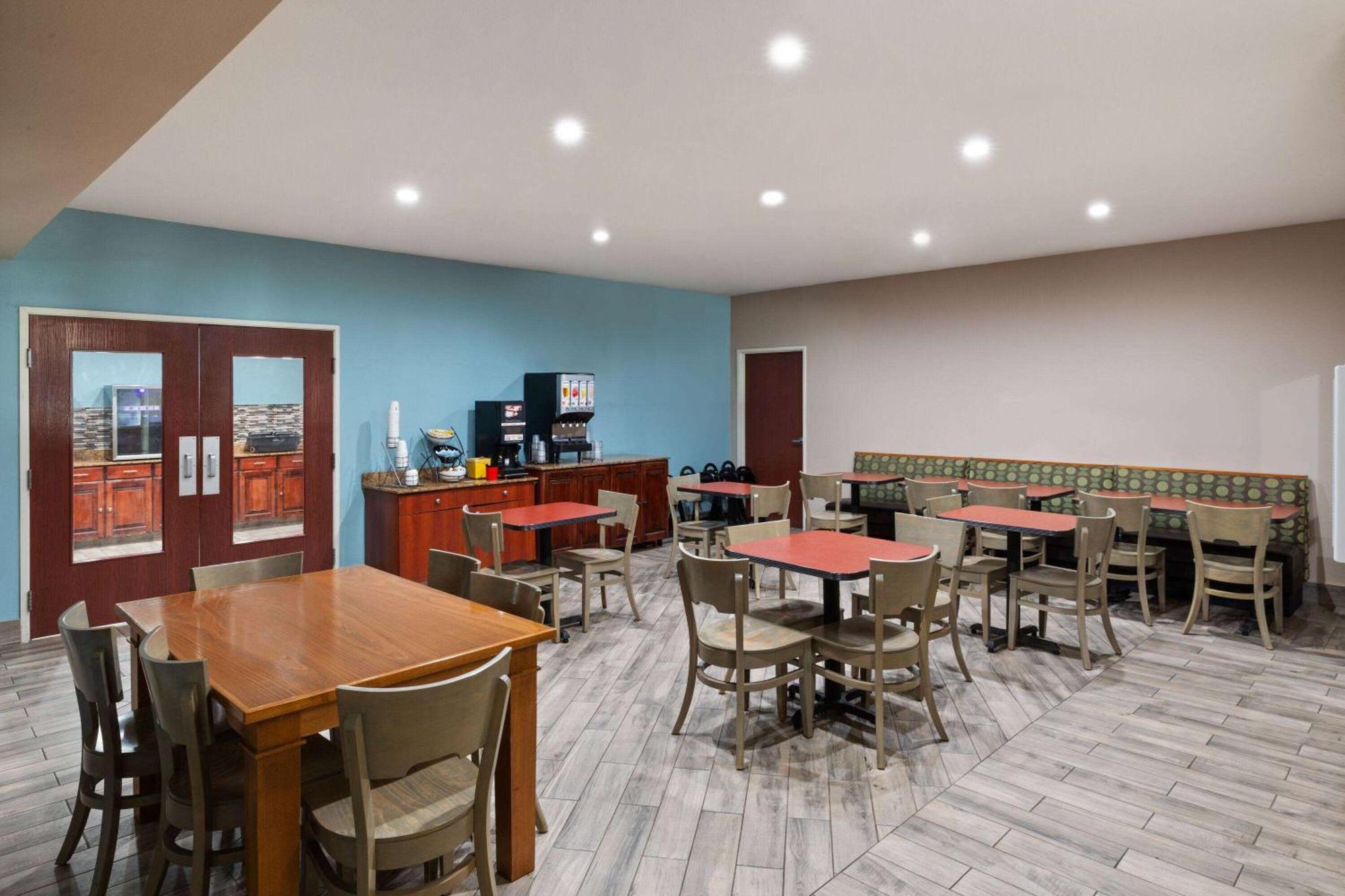 Super 8 By Wyndham Lubbock West Hotel Exterior photo